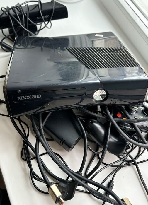 Xbox 360 slim, 250gb.