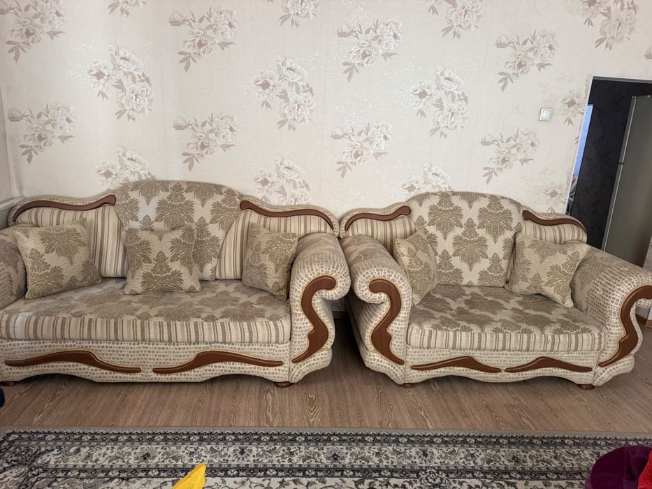 Продам два дивана