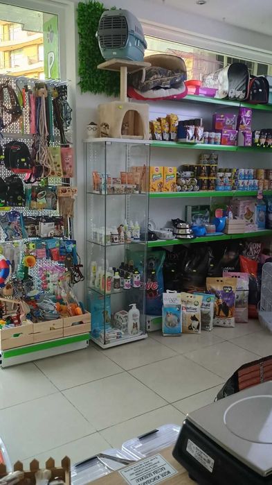 Метални стелажи за зоомагазин - търговско оборудване НОВО НАЛИЧНО