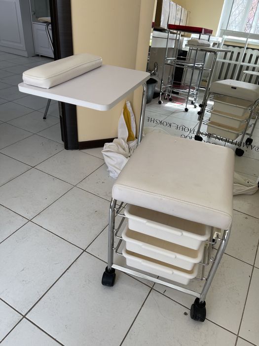 Продам педикюрный стулчик