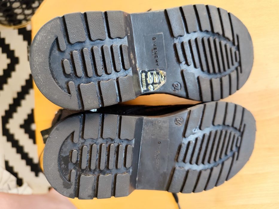 Буквално нови оригинални детски боти GIVENCHY