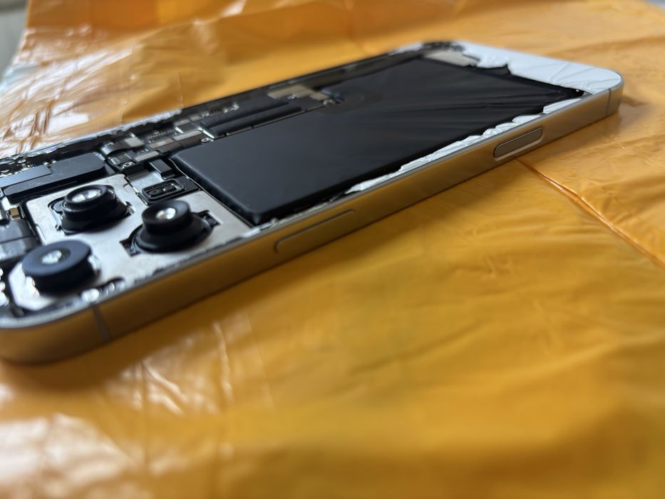 IPhone 16 Pro Max 256GB за части  -