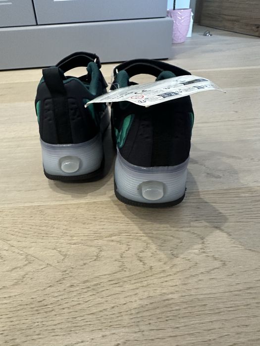 Обувки/ маратонки с колелца, светещи