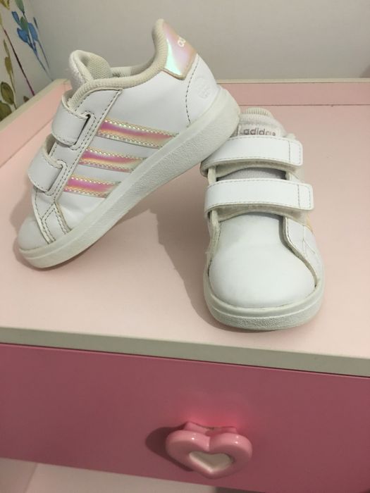 Adidasi Adidas fetita, marimea 24