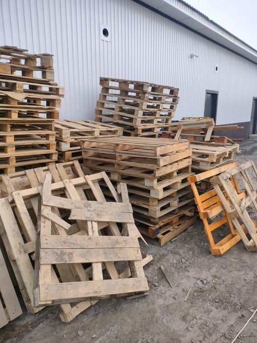 Продам поддоны по 600