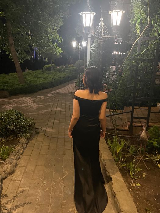 Черное нарядное платье