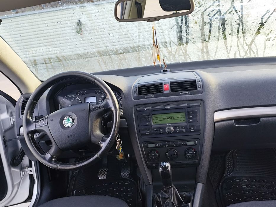 Skoda Octavia II Elegance 2.0 TDI 140 CP | Xenon | Scaune încălzite | Investiții majore