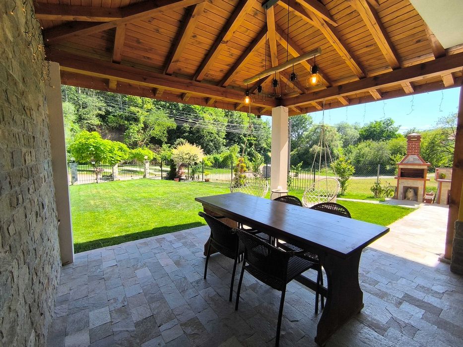 Продава се Къща в с. Драгичево, Област Перник - 220 кв.м за 1910 €/кв.м - Снимка #4