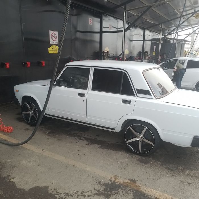 Vaz 2107 
Yil 2008
Mator injektr
Kraska bogan
Gazi bor
Puli 2300$
Tel