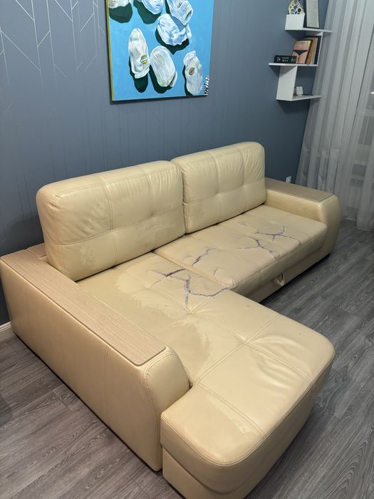 Продам кожаный диван