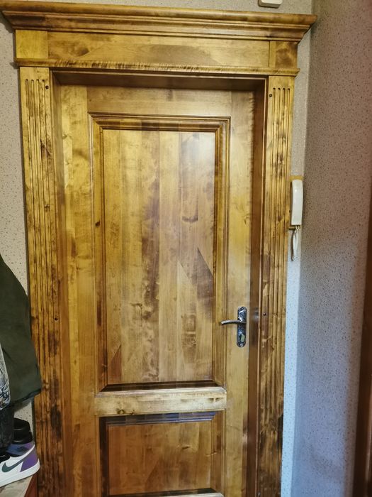 Входная дверь из берёзы