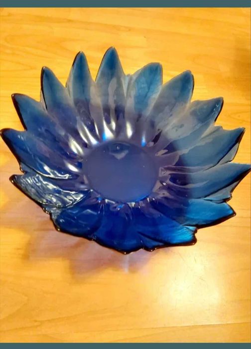 Продавам  антични ретро предмети за дома-чиний,съдове,бижутера