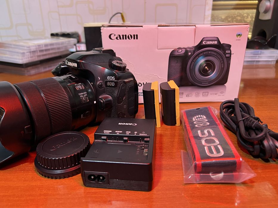 Canon 80 D sotiladi Bir qo'l ishlatilgan holati a'lo