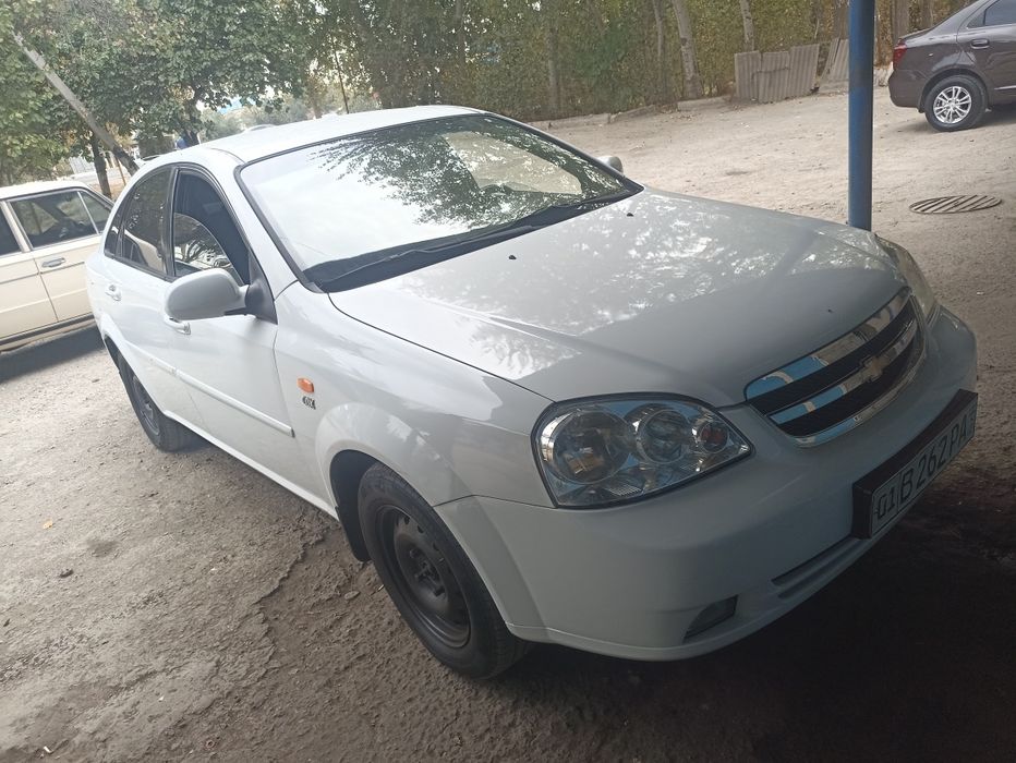 Lacetti 1.8 srochna sotiladi