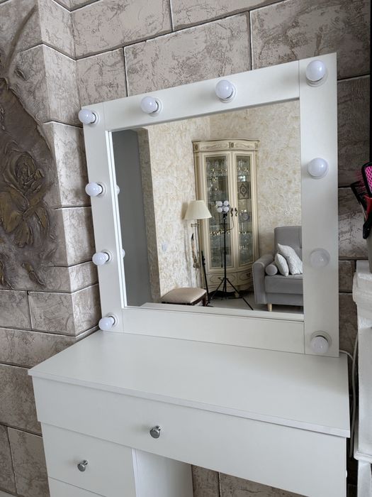 Стол визажиста / гримерный стол