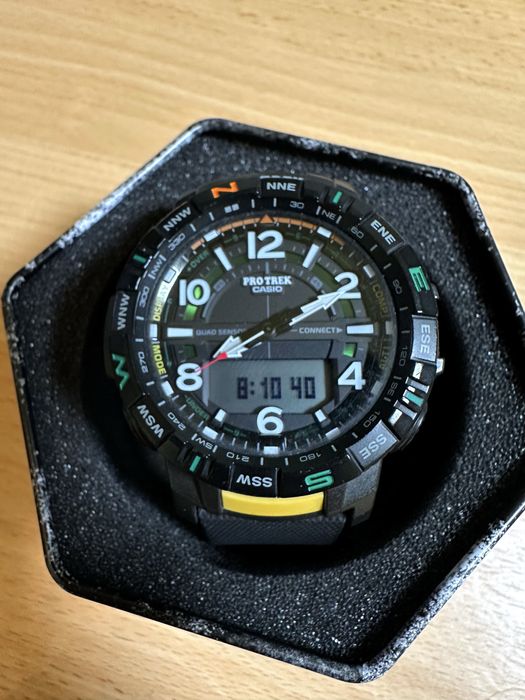 Часовник casio pro trek