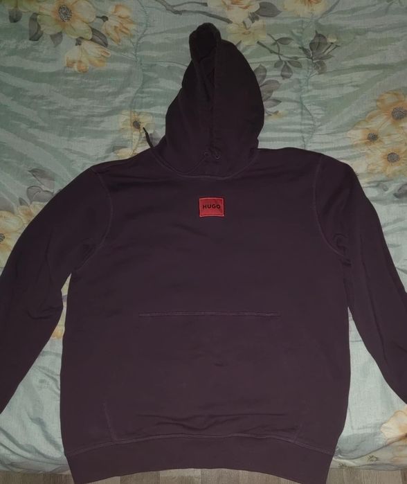 Тъмно червено худи hugo