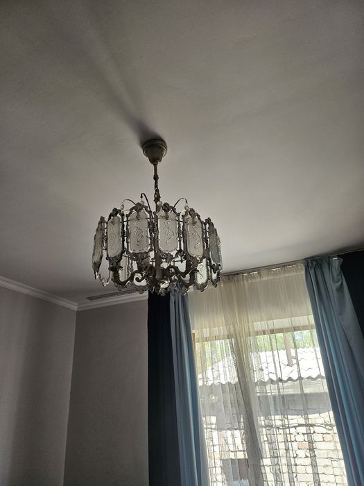 Продам люстру в хорошем состоянии