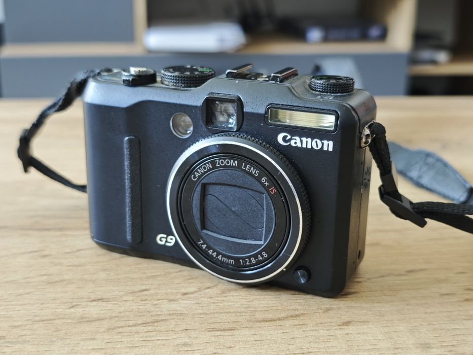 Canon PowerShot G9 (12MP, 6x Zoom)