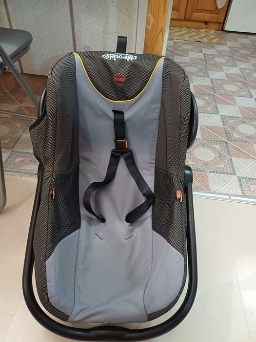 CHIPOLINO Детско столче като ново ,за кола и ръчно