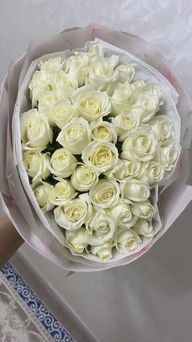 Цветы белые розы 40шт