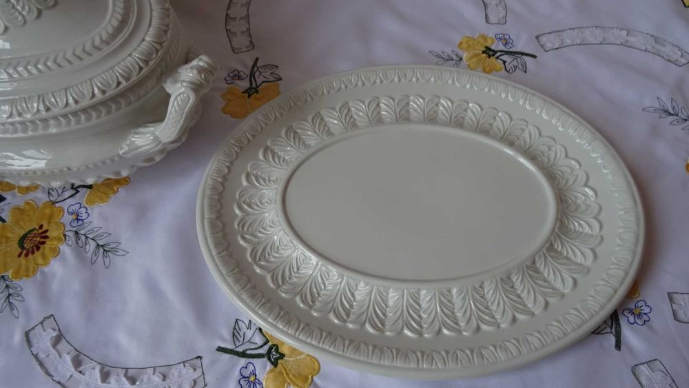 Супник бяла глазирана керамика, ръчно изработен , внос от  Италия.