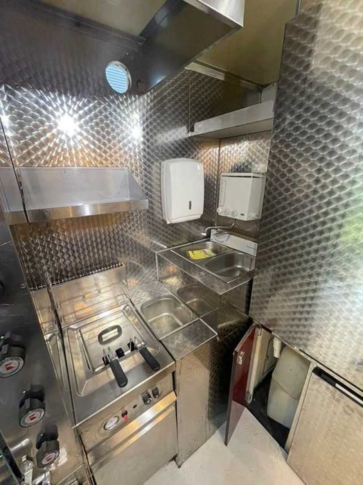 Отдавам под наем кемпер/мобилна кухня за сандвичи и пиле на грил