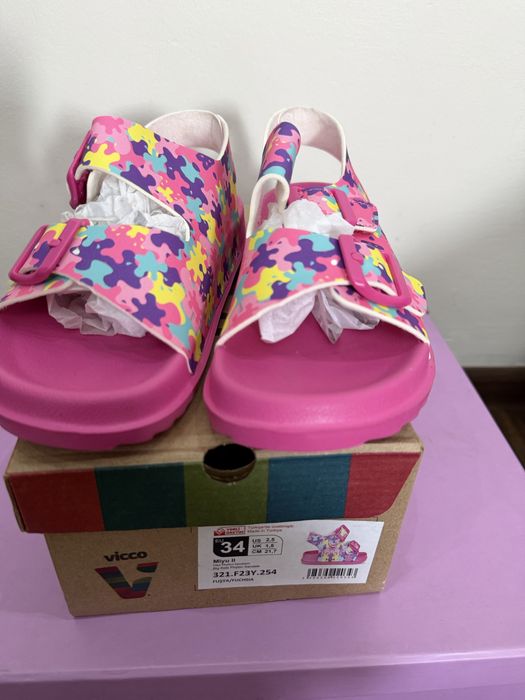 Сандалии. Новые. VICCO