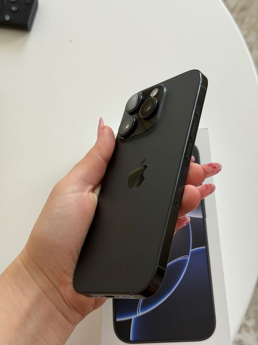 Vând IPhone 16 Pro