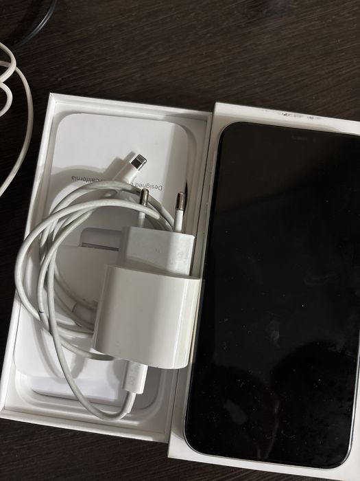 продам смартфон Айфон 11