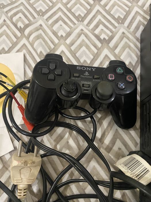 Vând PS2 în conditii bune