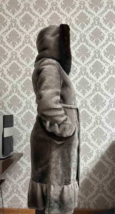 Продам женскую шубу