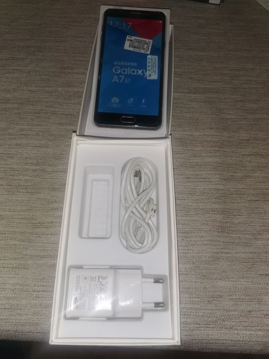 Продавам Samsung Galaxy A7