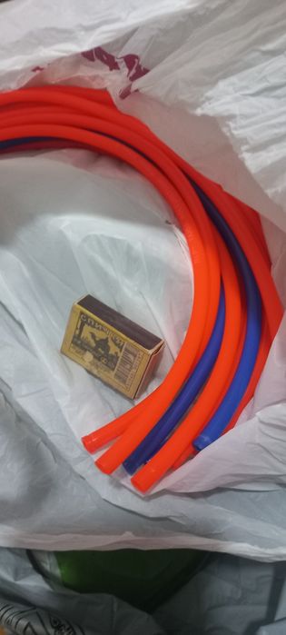 Разные медицинские шланги,тиски,иструменты для рехбу по дереву и др.