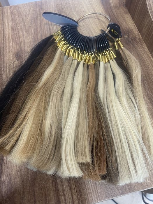 Естествена коса и четка за екстеншъни