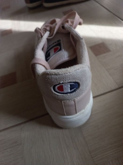 Adidasi Champion, roz