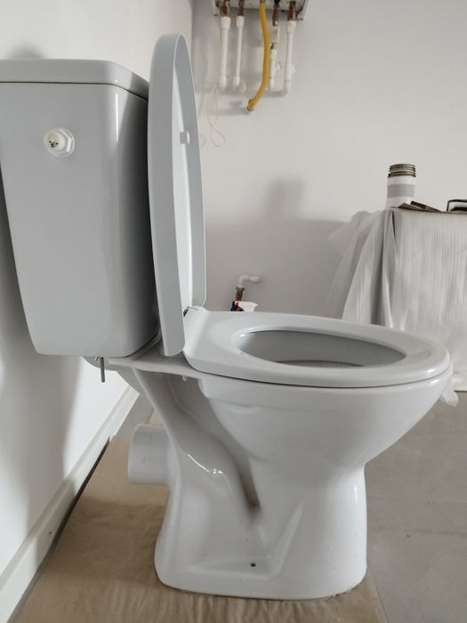 Vand wc puțin folosit.