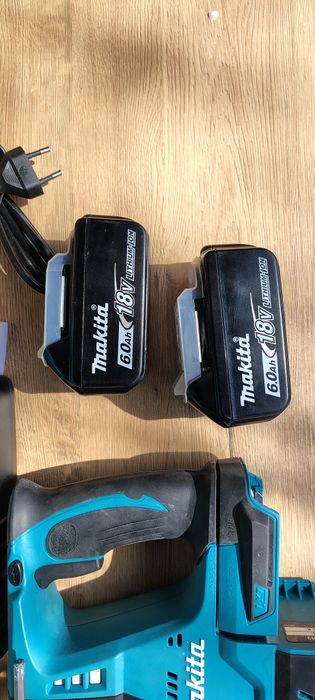 Set rotopercutor makita dhr 243nou ! Se vinde cu tot ce se vede in poze