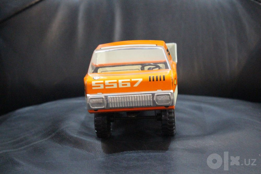 Игрушка металлическая автомашина Урал с заводным ключом 1975 года