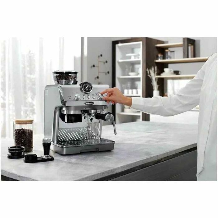 Распродажа Кофеварка рожковая DeLonghi EC9255. T