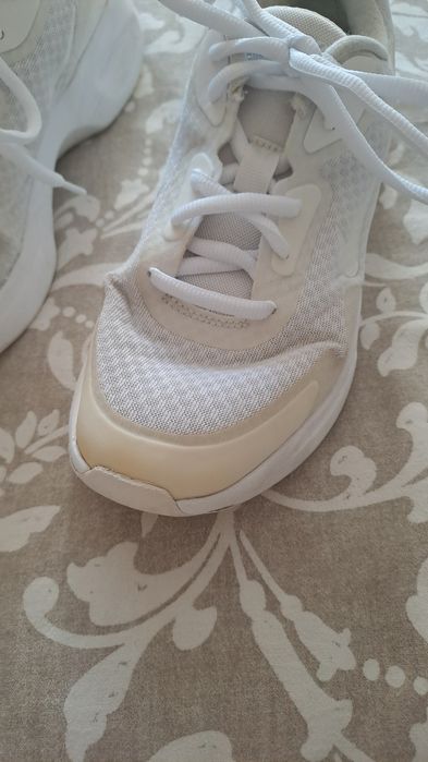 Маратонки бели nike