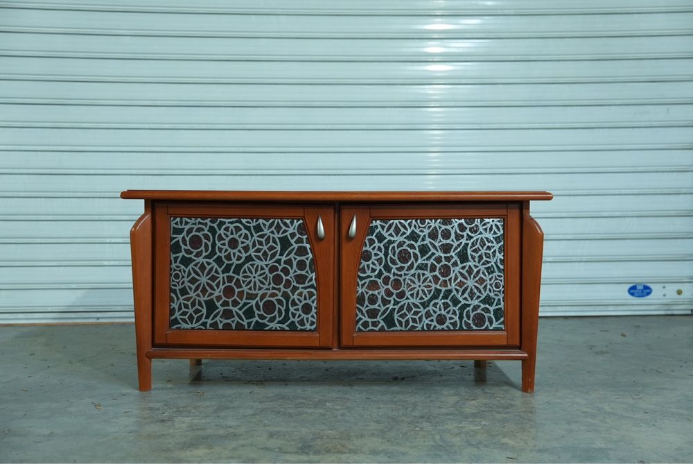 Разпродажба шкафове и рафтове