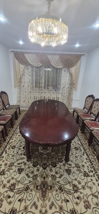 Продам деревянный стол и стулья