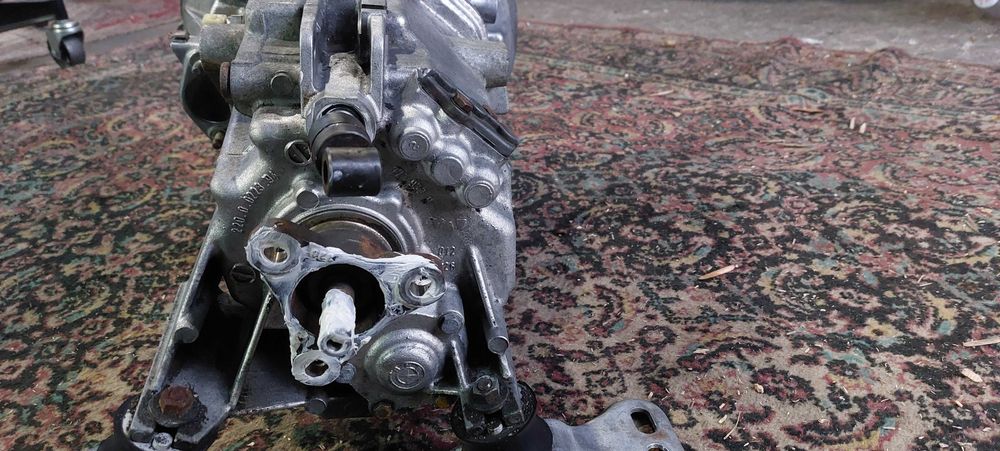 Съединител LUK (НЕ УПОТРЕБЯВАН) и скоростна кутия BMW E36.