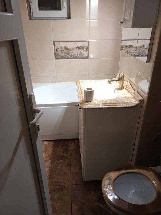 Închiriez apartament cu 2 camere