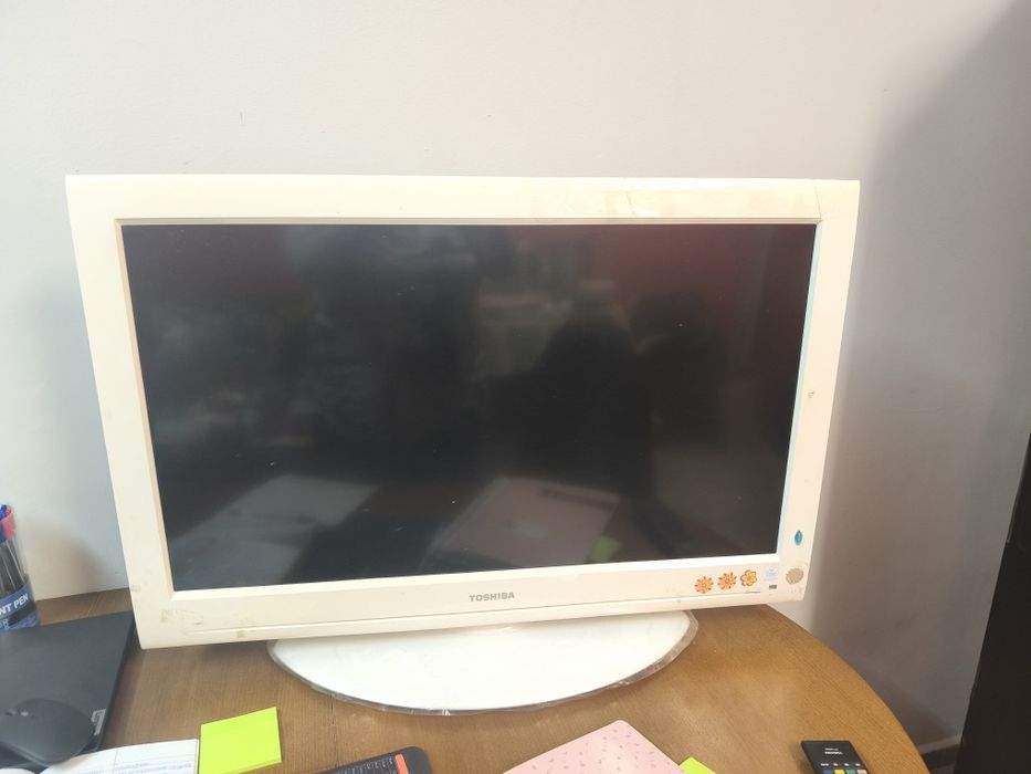 Телевизор 32" работещ