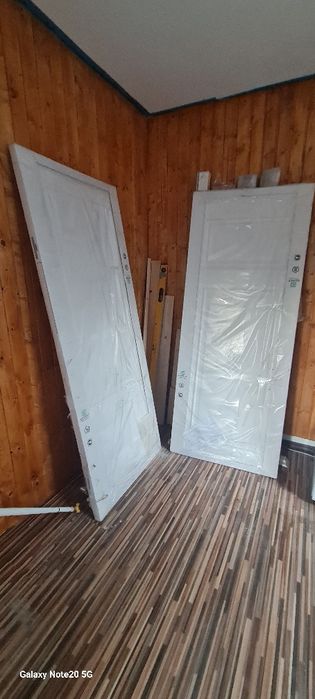 Vand 2 uși noi , nefolosite! 800 x2000
