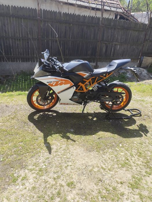 Vând motocicleta KTM rc 125