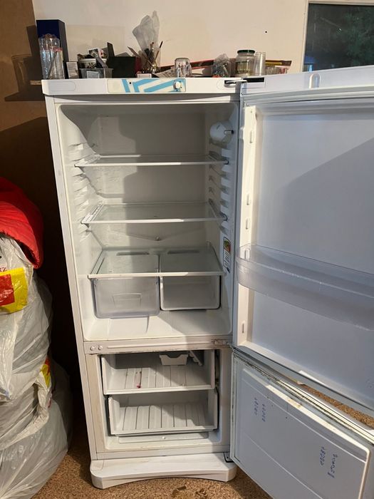 Продам холодильник indesit
