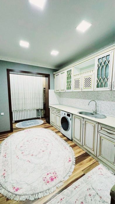 Срочно продается 2 комнатная квартира на Дружбе Народов